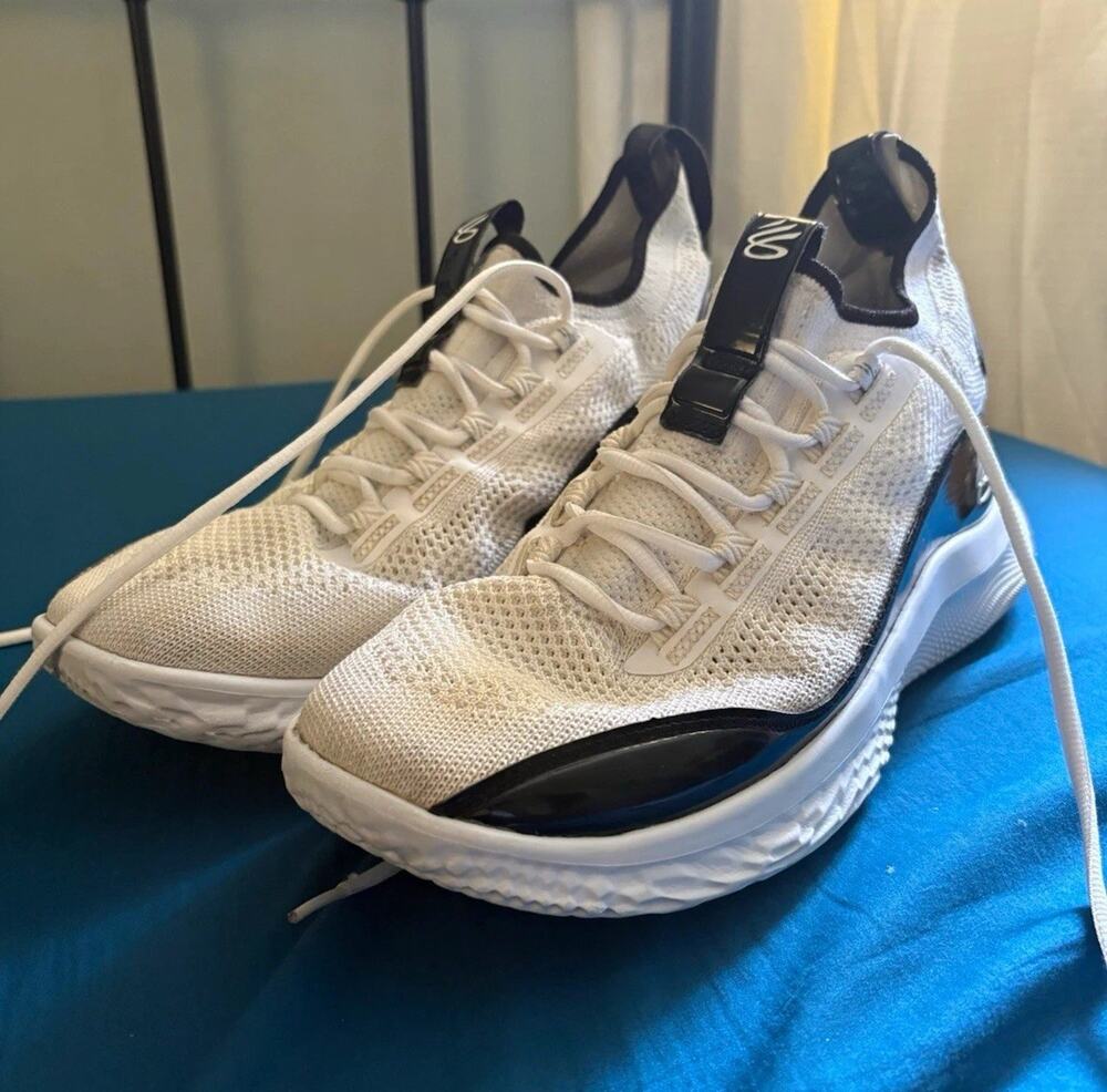 Under Armour Curry 3Z5 Men’s Low Top Lace-Up Basketball Sneakers, 12.5